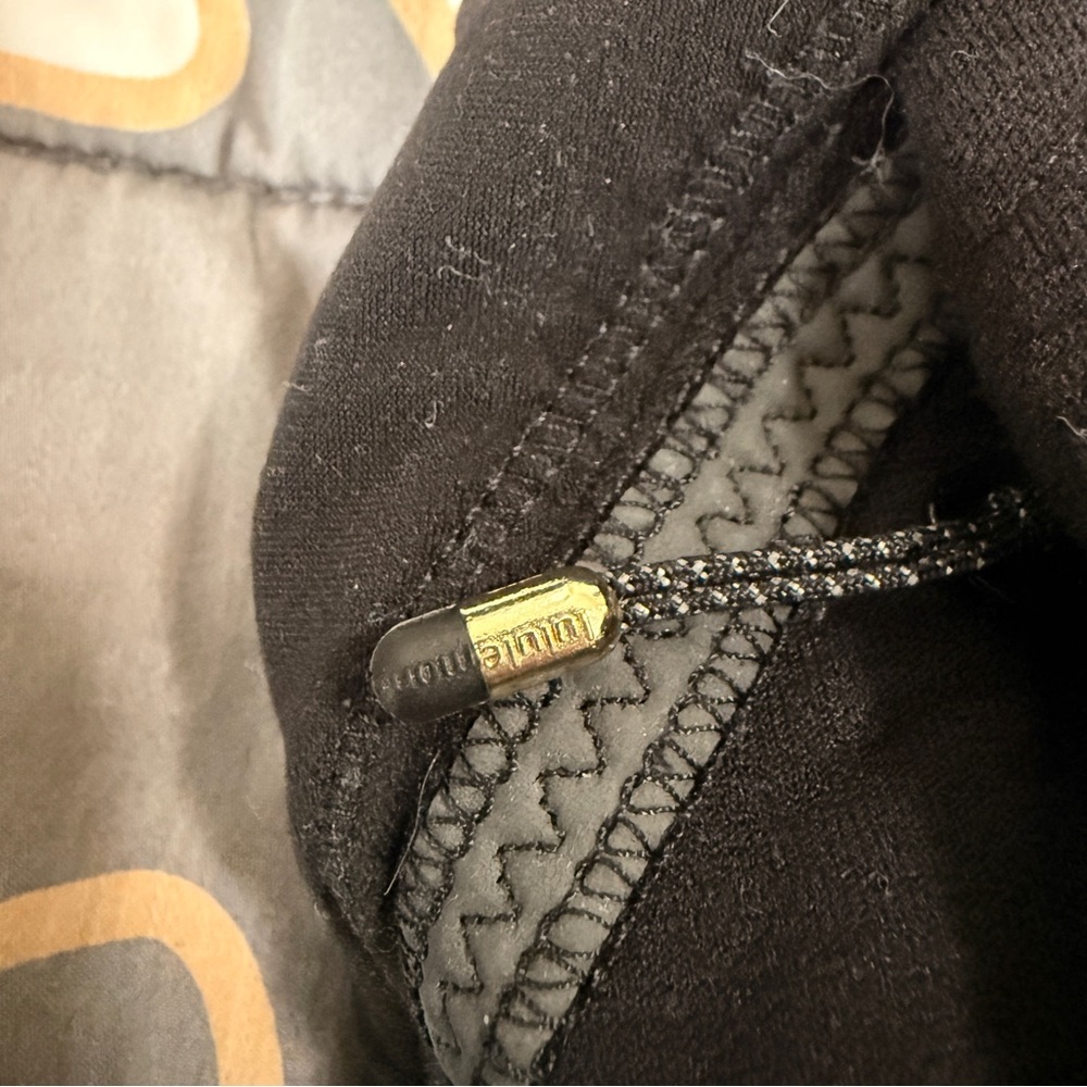 Lululemon Fleece Out Jacket Color - Picture 4 of 8